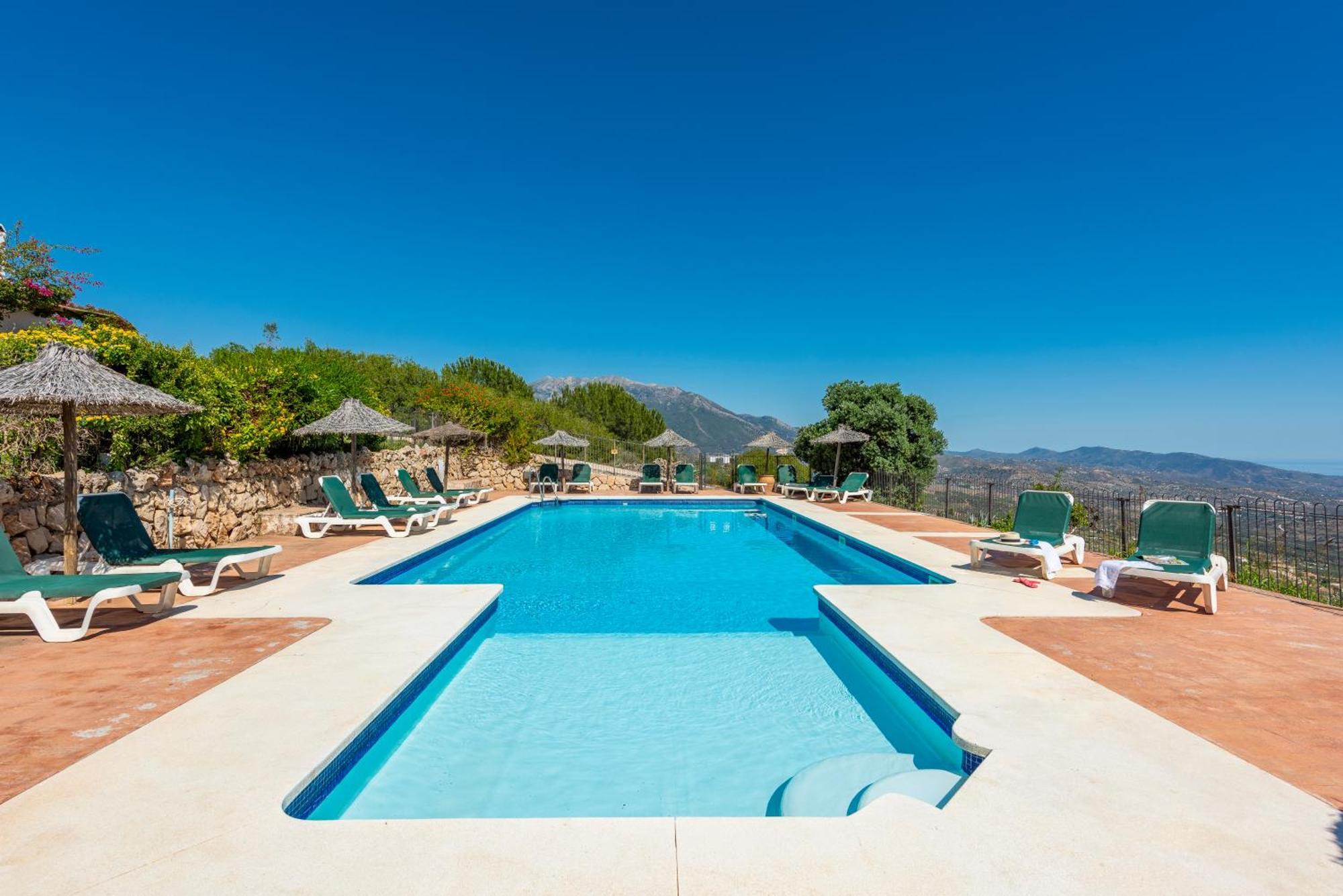 Cantueso Holiday Park Periana Eksteriør billede