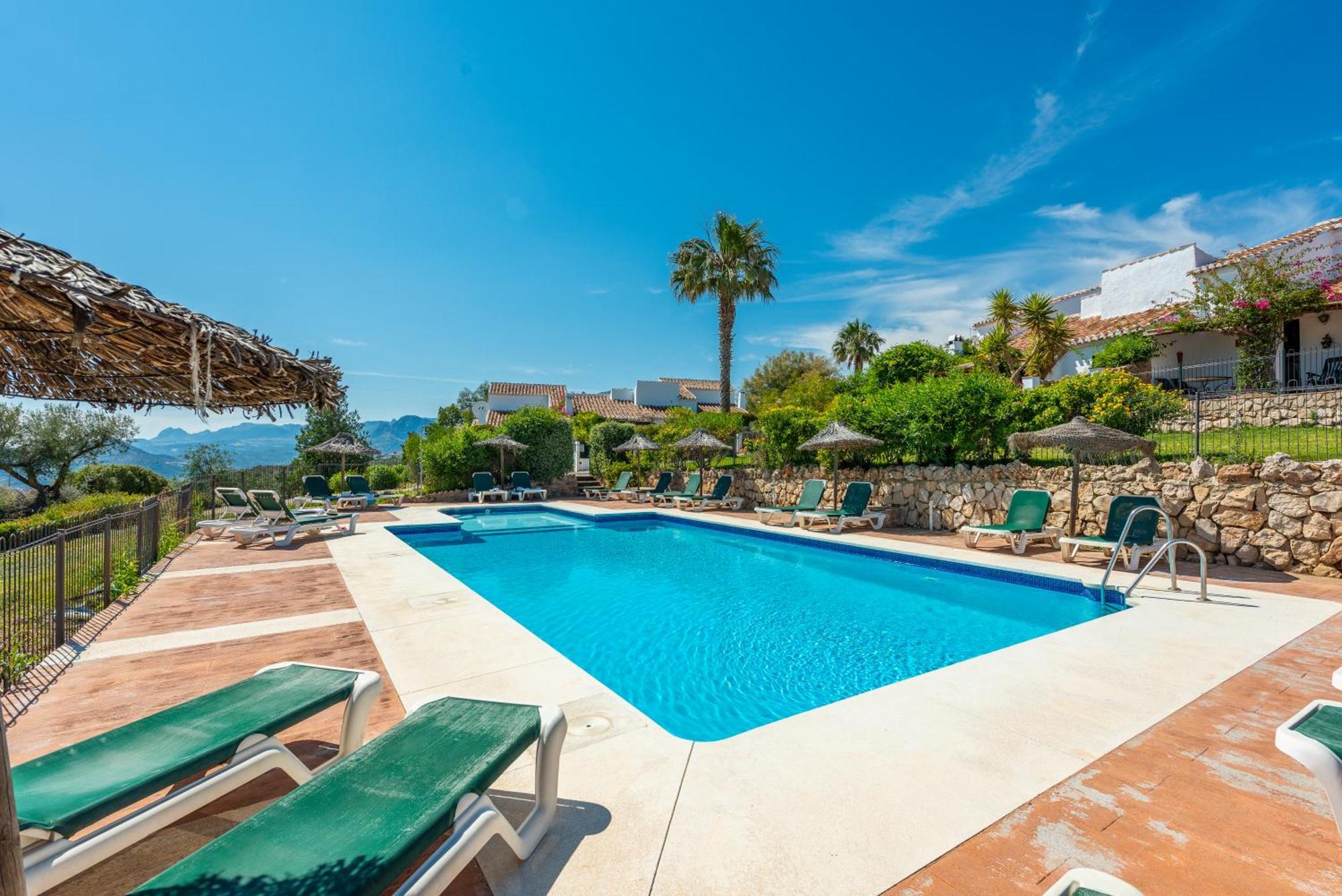 Cantueso Holiday Park Periana Eksteriør billede